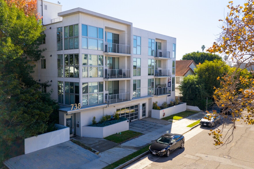 738 S Ogden Dr, Los Angeles, CA for sale - Building Photo - Image 2 of 18