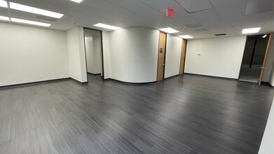 8303-8317 Knight Rd, Houston, TX for lease Interior Photo- Image 1 of 4