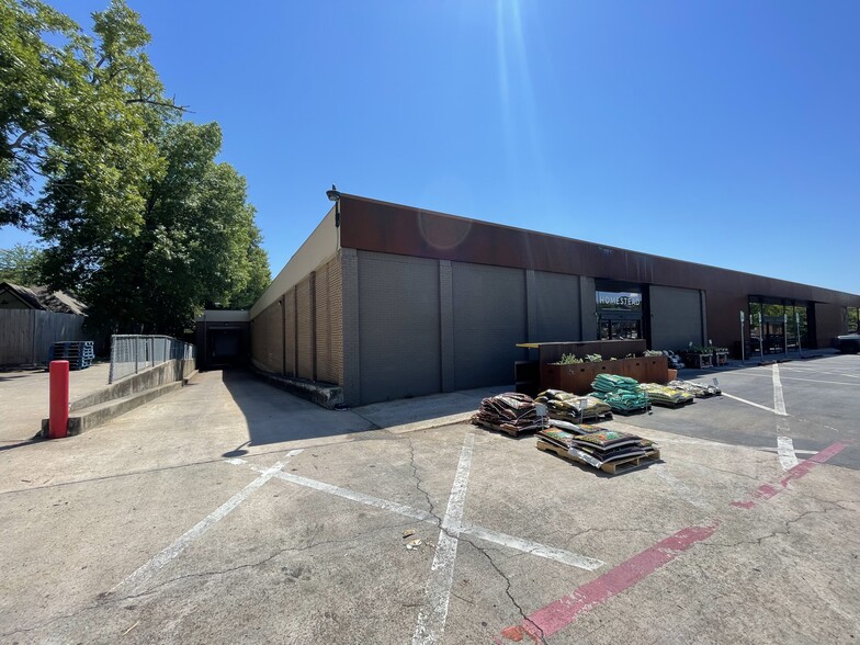 380 N College Ave, Fayetteville, AR for lease - Building Photo - Image 1 of 4