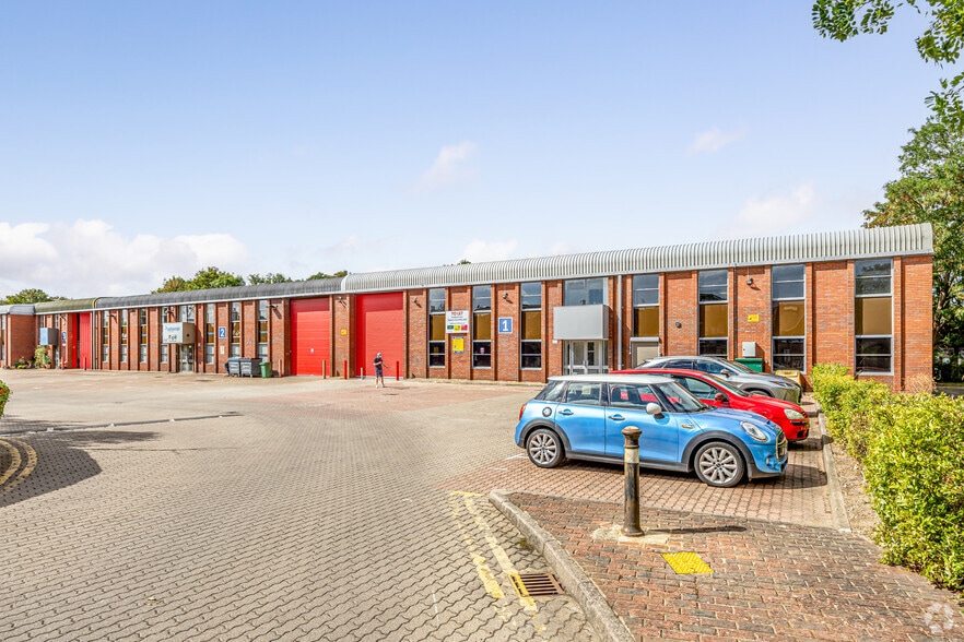 Heathlands Clos, Twickenham for lease - Building Photo - Image 3 of 3