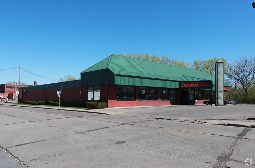 8-10 W Madison St, Eau Claire, WI for lease - Building Photo - Image 1 of 3