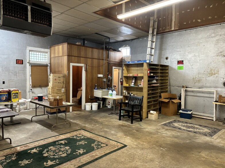 112-118 Tribble St, Anderson, SC for lease - Interior Photo - Image 2 of 14