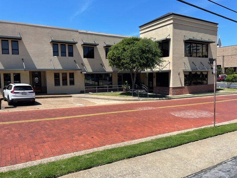 221-231 S College Ave, Tyler, TX for sale - Building Photo - Image 1 of 1