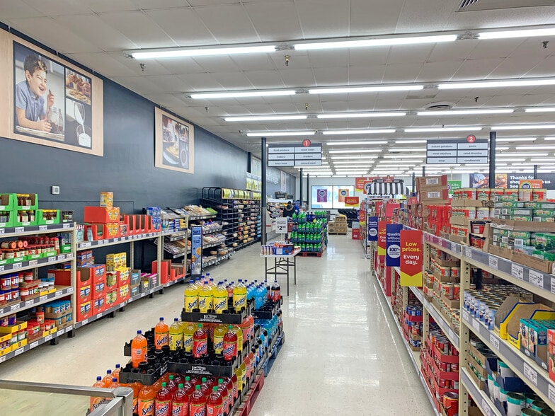 1625 Leonard St NE, Grand Rapids, MI for sale - Building Photo - Image 3 of 8