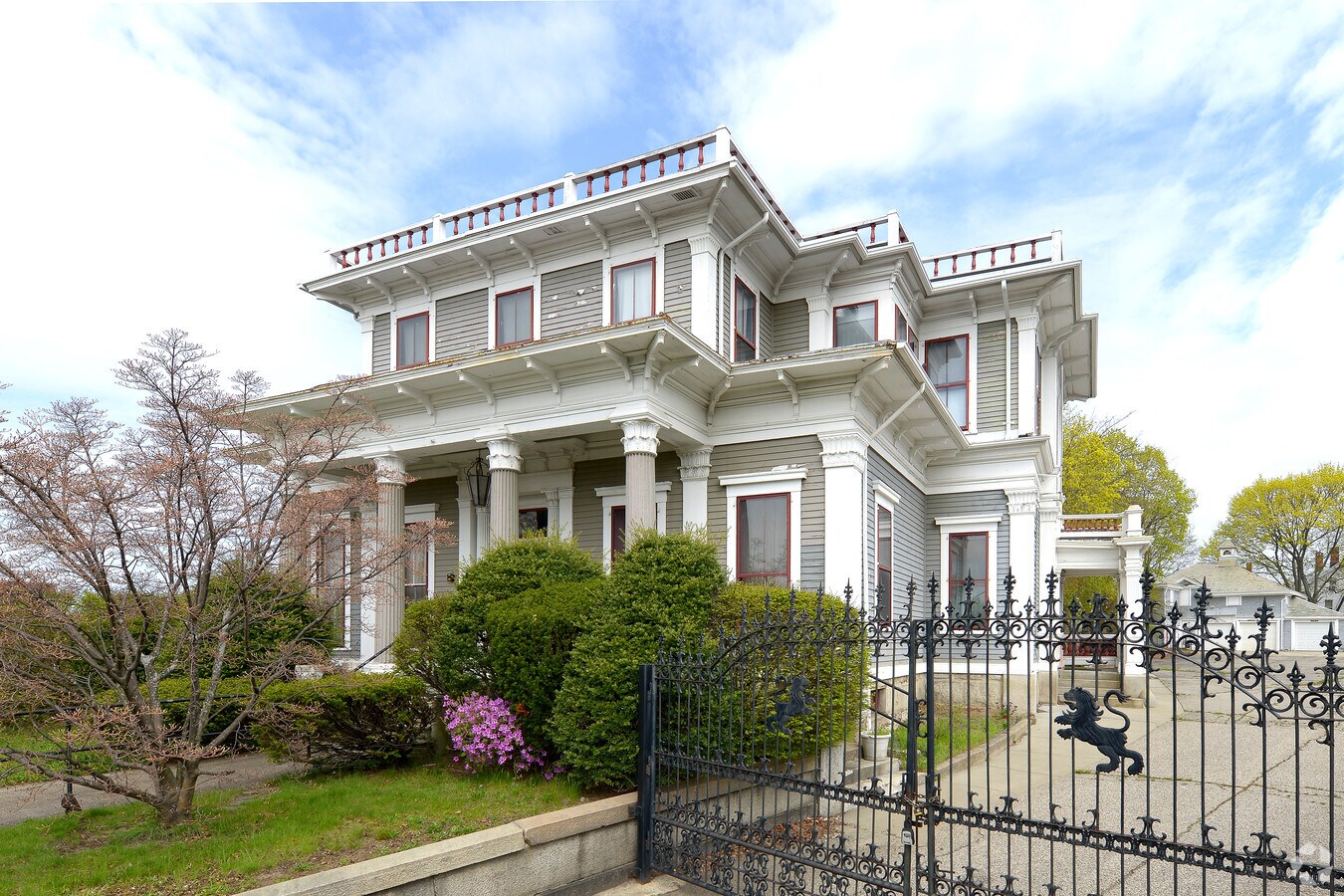 5658 Walcott St, Pawtucket, RI 02860