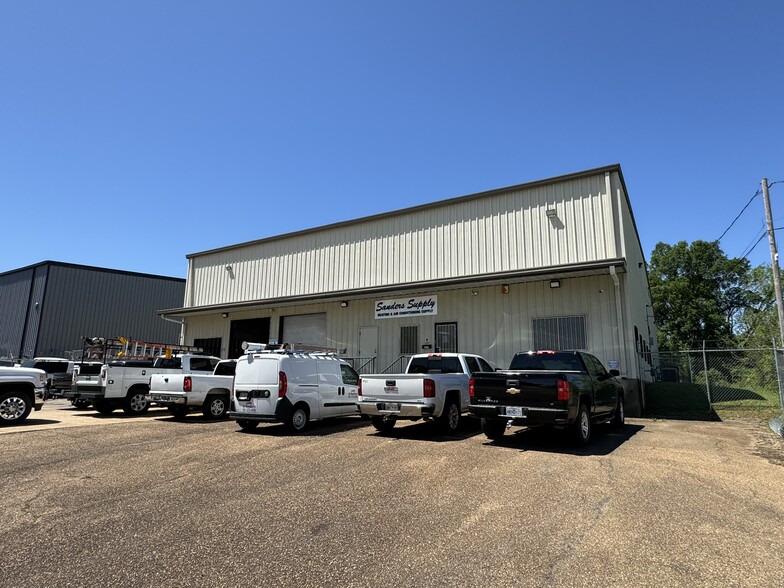 337 Industrial Dr, Jackson, MS for lease - Building Photo - Image 1 of 13