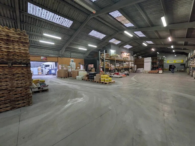 Flex in Sotteville-lès-Rouen for lease - Interior Photo - Image 3 of 6