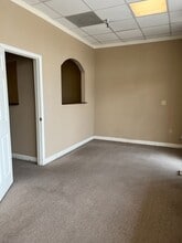 7040-7094 Read Blvd, New Orleans, LA for lease Building Photo- Image 1 of 3