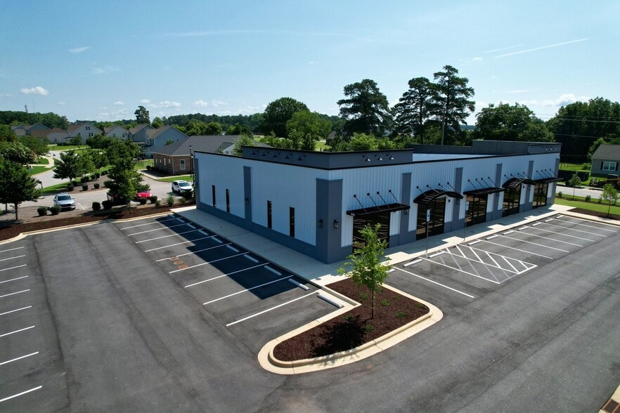 982 Adams Point Dr, Garner, NC for lease - Building Photo - Image 2 of 17