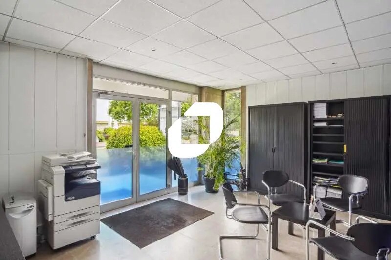 Office in Antony for lease - Building Photo - Image 2 of 27