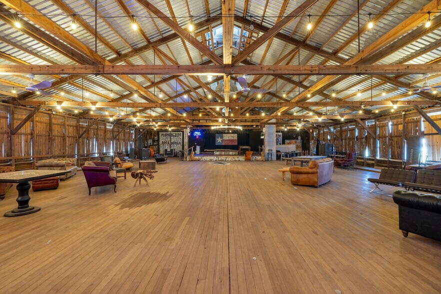 550 Washington Street portfolio of 3 properties for sale on LoopNet.com - Interior Photo - Image 2 of 20