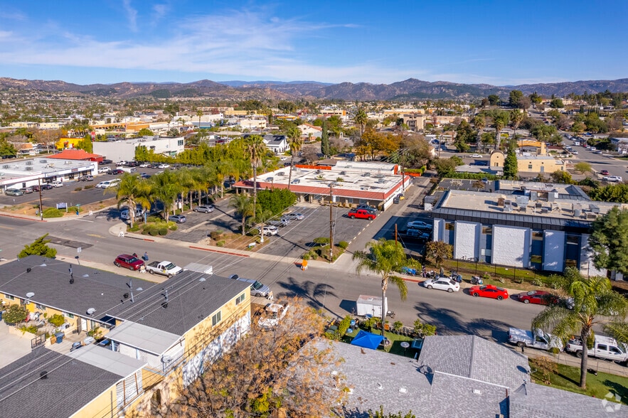 925 E Pennsylvania Ave, Escondido, CA for lease - Building Photo - Image 2 of 4
