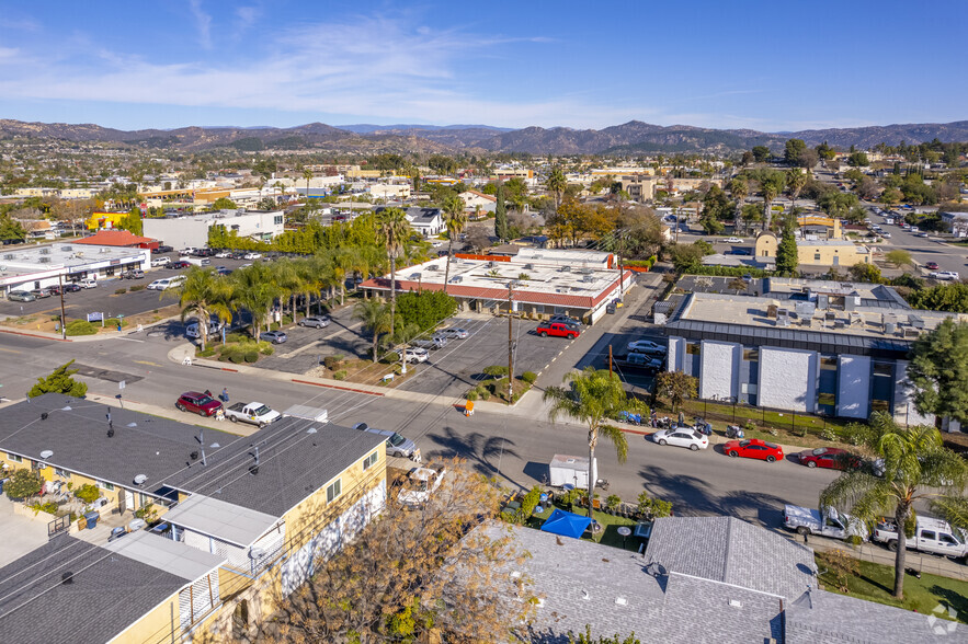 925 E Pennsylvania Ave, Escondido, CA for lease - Building Photo - Image 3 of 4