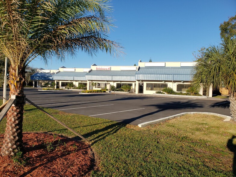 900-914 Dixon Blvd, Cocoa, FL for lease - Building Photo - Image 2 of 3