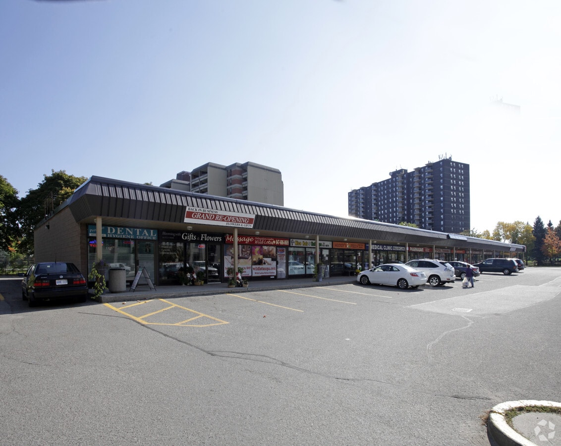 1900 Lakeshore Rd W, Mississauga, ON L5J 1J7 1900 Lakeshore Rd W, Mississauga, ON L5J 1J7
