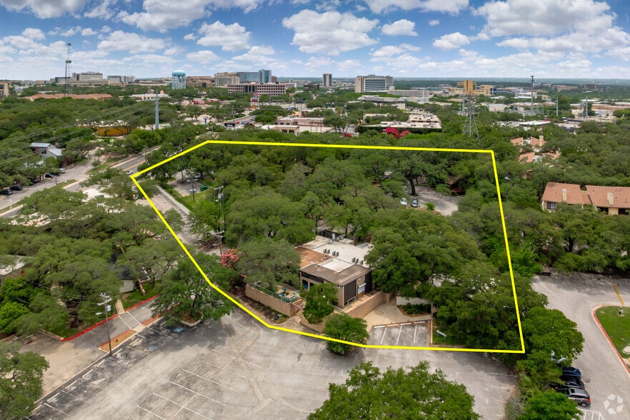 8647 Wurzbach Rd, San Antonio, TX for lease - Primary Photo - Image 1 of 4