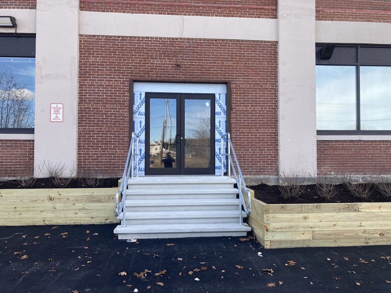 10 Ferry St, Concord, NH for lease - Building Photo - Image 2 of 7