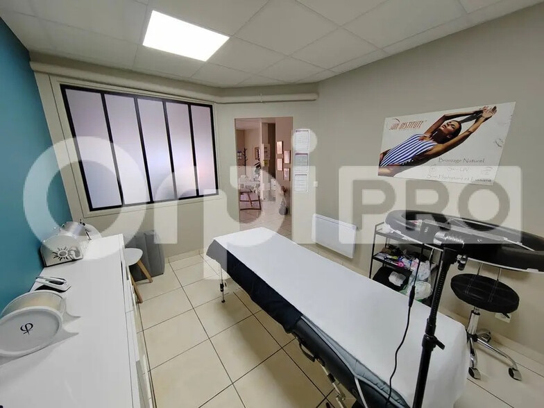 Retail in Sanguinet for lease - Interior Photo - Image 3 of 7