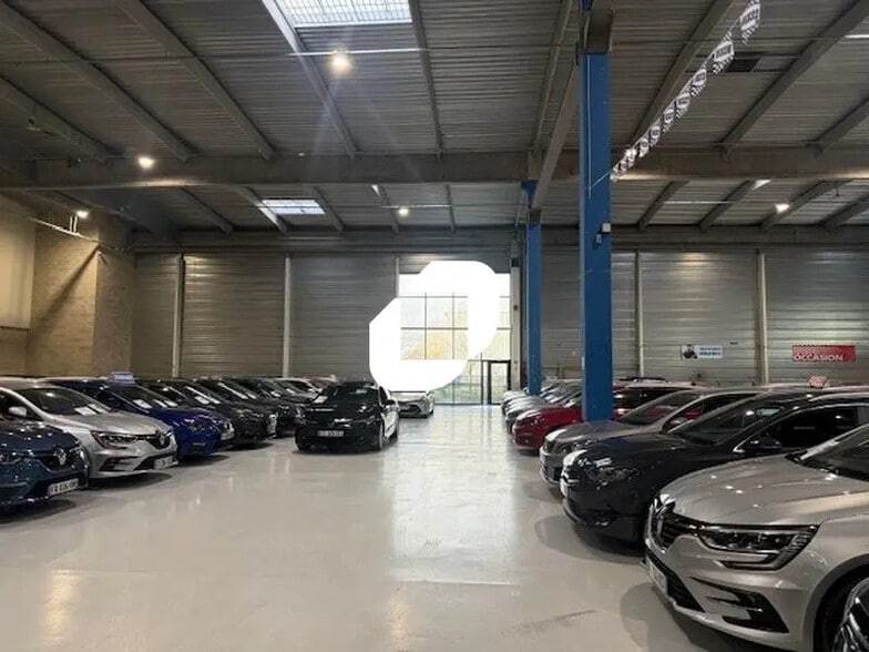 Office in Taverny for lease - Building Photo - Image 2 of 21