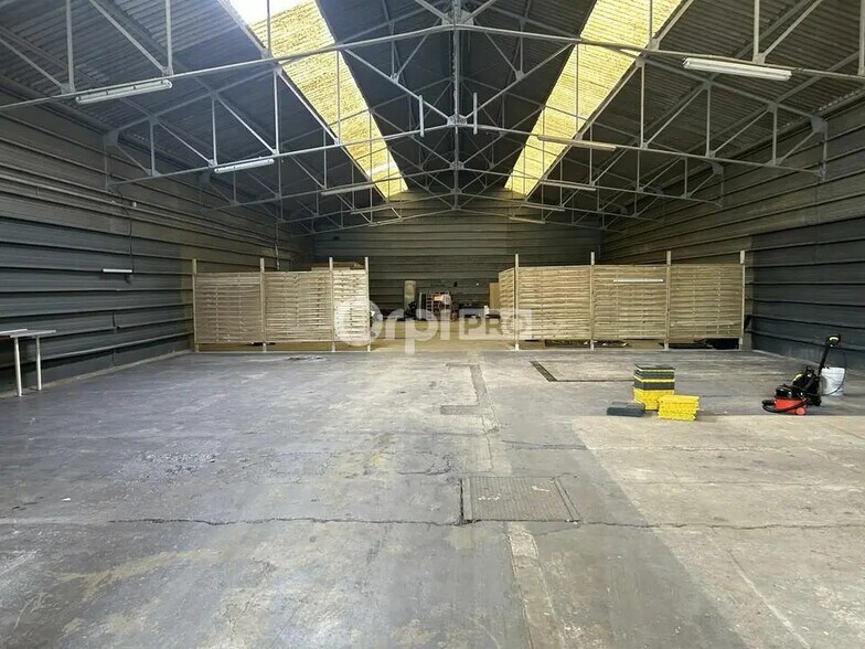 Flex in Beauvais for lease - Building Photo - Image 2 of 5