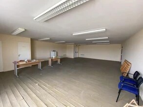 Office in Lèves for lease Interior Photo- Image 2 of 4