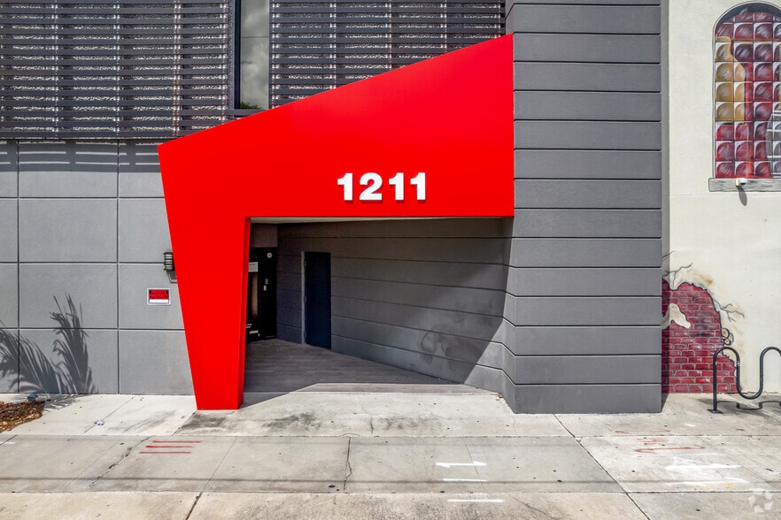 1211 N 1st Ave, Saint Petersburg, FL for lease - Building Photo - Image 2 of 7