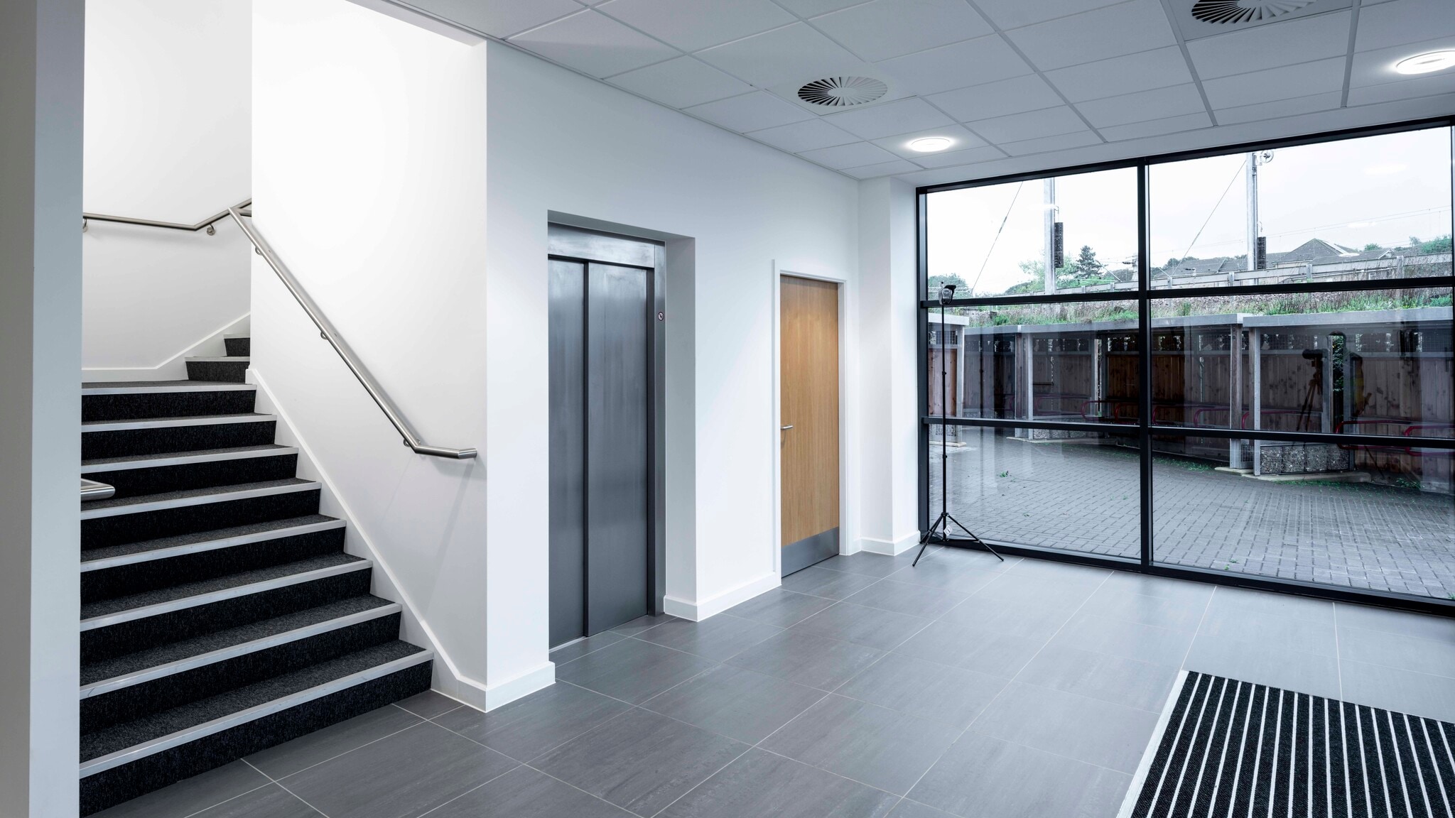 M140 Third Av, Milton Keynes for lease Interior Photo- Image 1 of 8