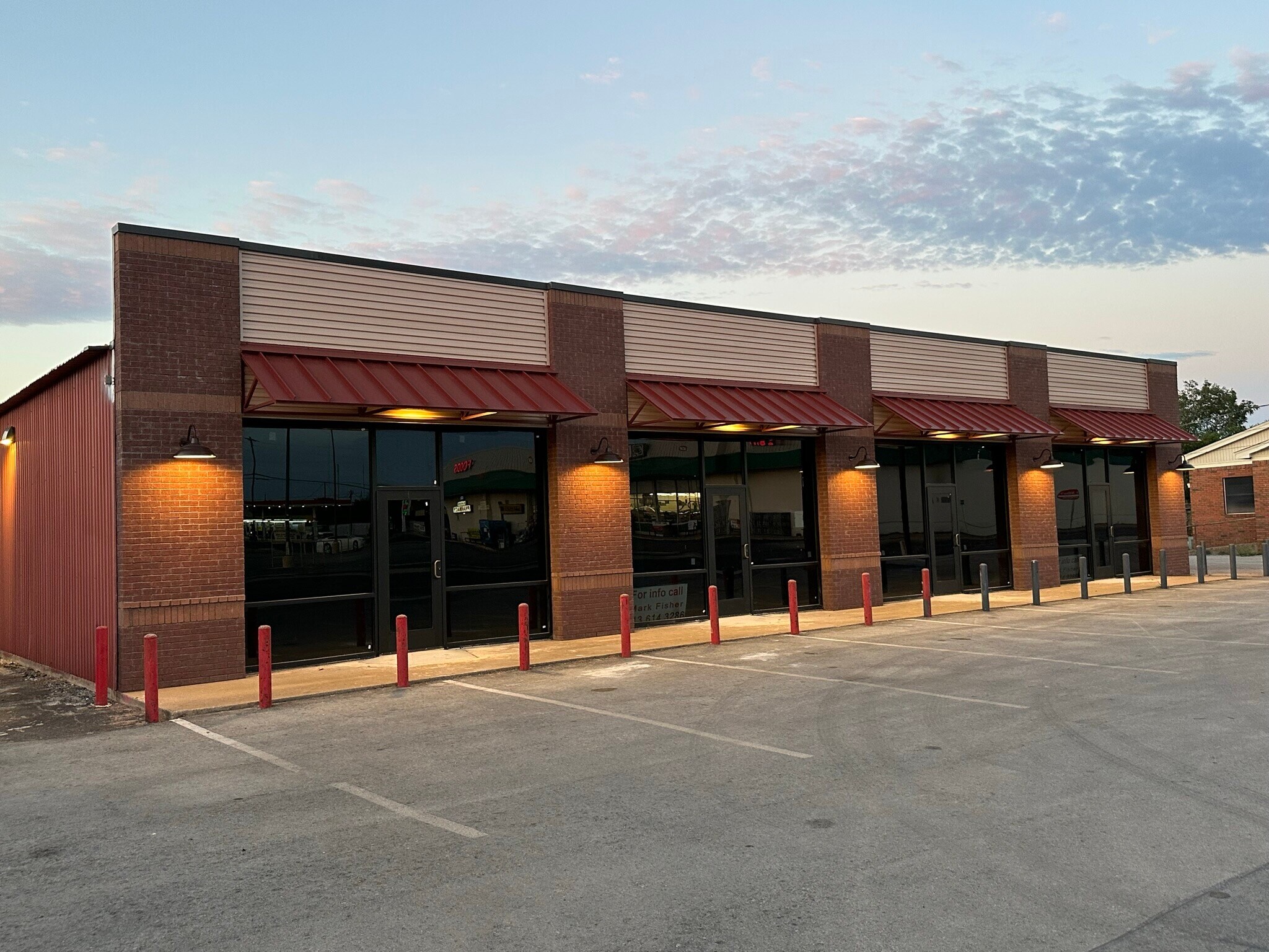 1704 SE 1st St, Mineral Wells, TX for sale Building Photo- Image 1 of 1