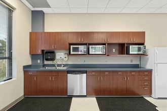 11010 Burdette St, Omaha, NE for lease Interior Photo- Image 2 of 21