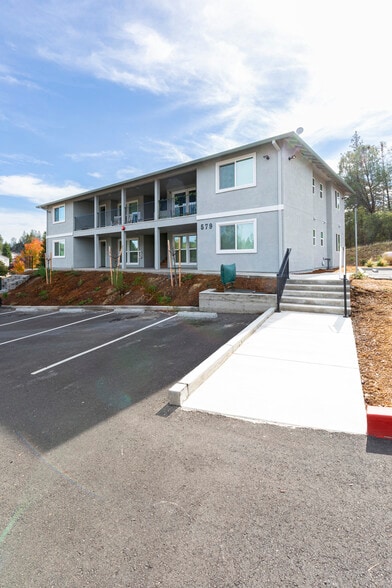 575-579 Racquet Way, Diamond Springs, CA for sale - Building Photo - Image 2 of 19