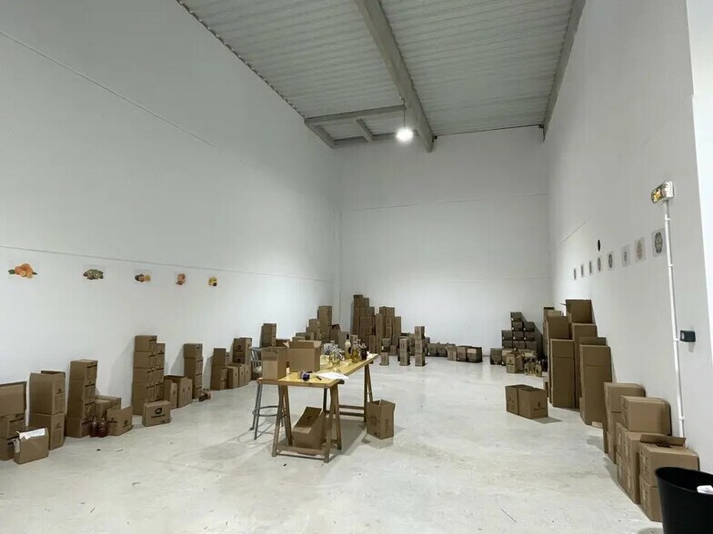 Flex in Izon for sale - Building Photo - Image 3 of 9