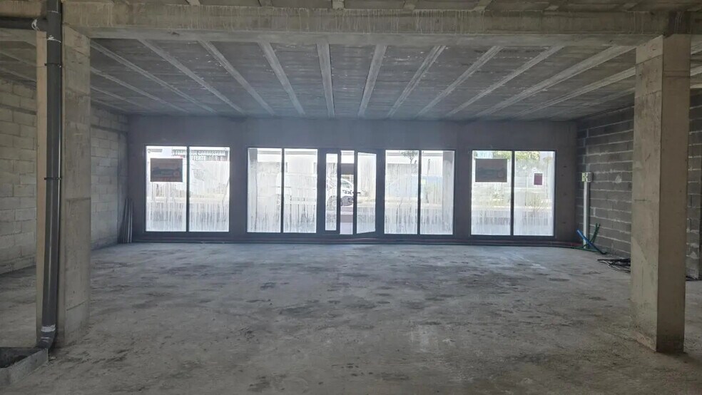 Retail in La Seyne-sur-Mer for lease - Building Photo - Image 3 of 6