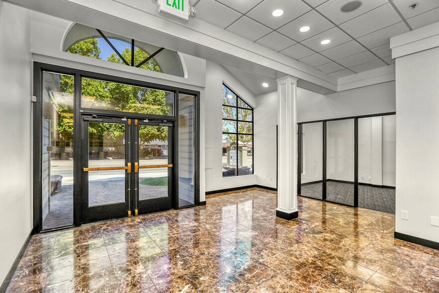 588 San Ramon Valley Blvd, Danville, CA for lease - Lobby - Image 2 of 14