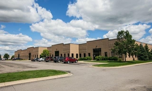 151-187 Bridgepoint Dr, South Saint Paul, MN for lease - Building Photo - Image 1 of 8