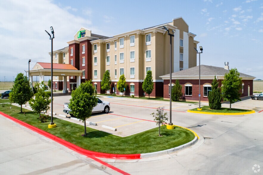 1932 S Dumas Ave, Dumas, TX for sale - Primary Photo - Image 1 of 1