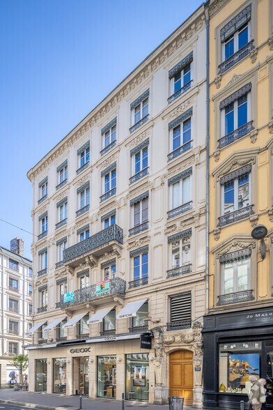 Office in Lyon for lease - Building Photo - Image 3 of 3