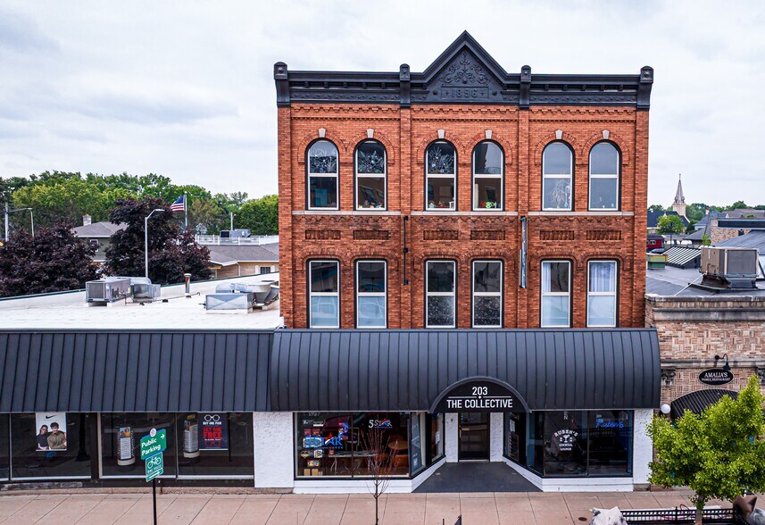 203 E Wisconsin Ave, Oconomowoc, WI for sale - Building Photo - Image 2 of 3
