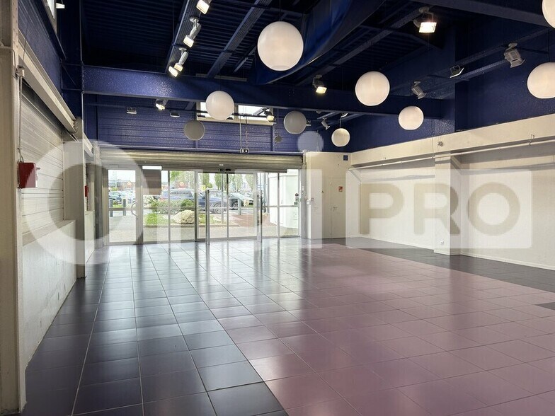 Retail in Compiègne for lease - Interior Photo - Image 3 of 4