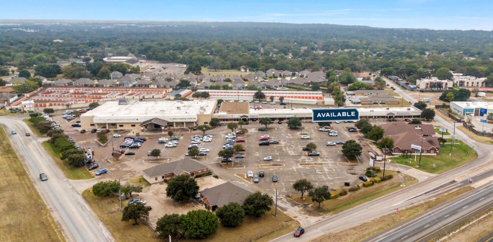 502-540 Meadowlake Ctr, Waco, TX for lease - Building Photo - Image 1 of 6