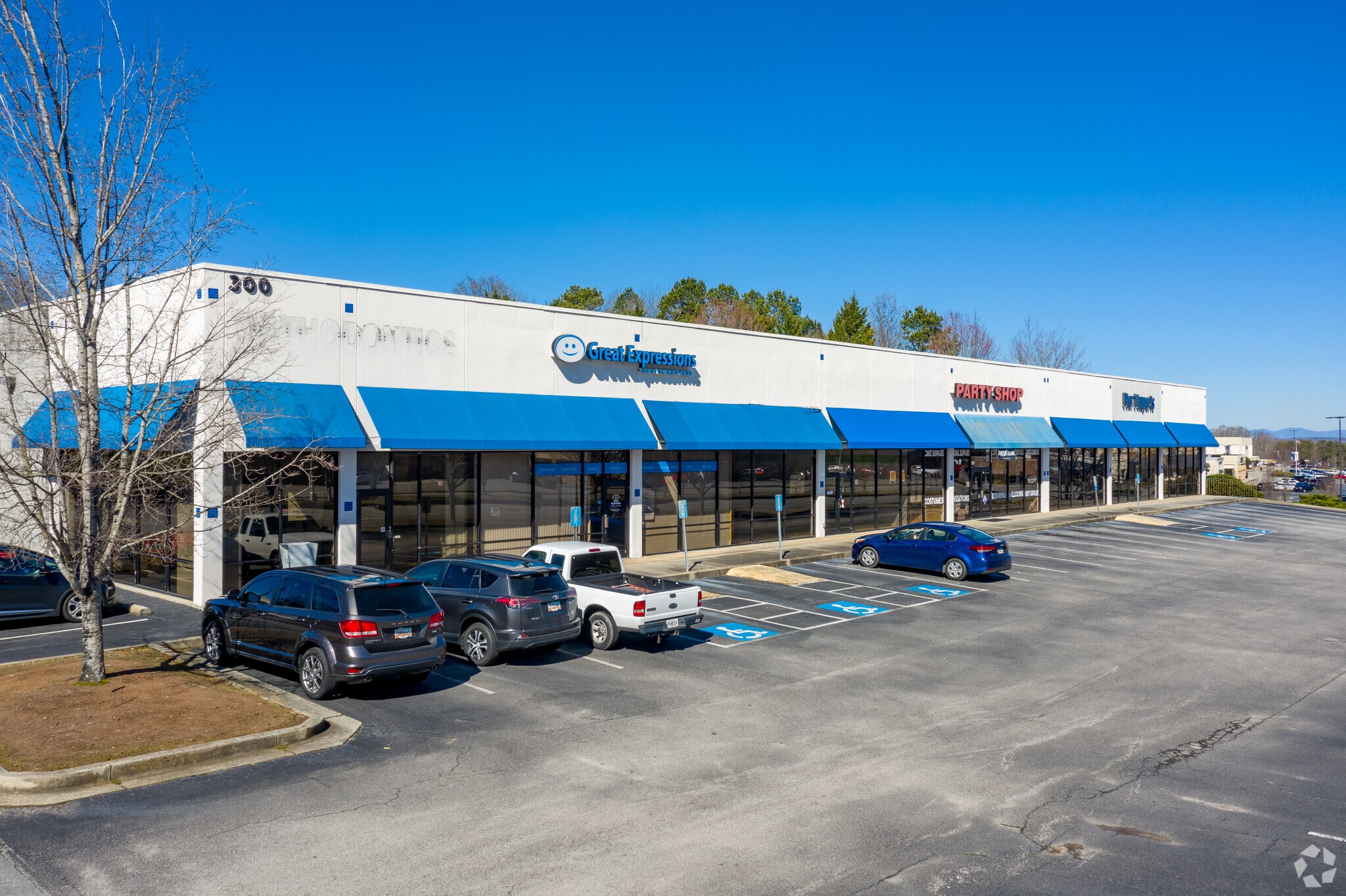 300 Pearl Nix Pky, Gainesville, GA for lease Building Photo- Image 1 of 12