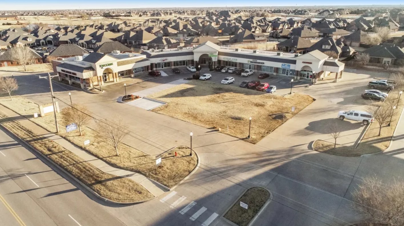 17200 N May Ave, Oklahoma City, OK for lease Primary Photo- Image 1 of 6