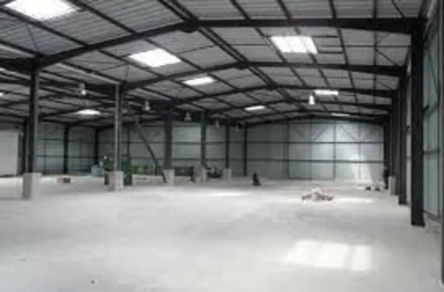 Flex in Brest for lease - Interior Photo - Image 1 of 4