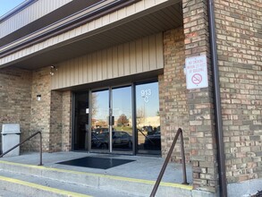 913 W Holmes Rd, Lansing, MI for lease Building Photo- Image 2 of 16