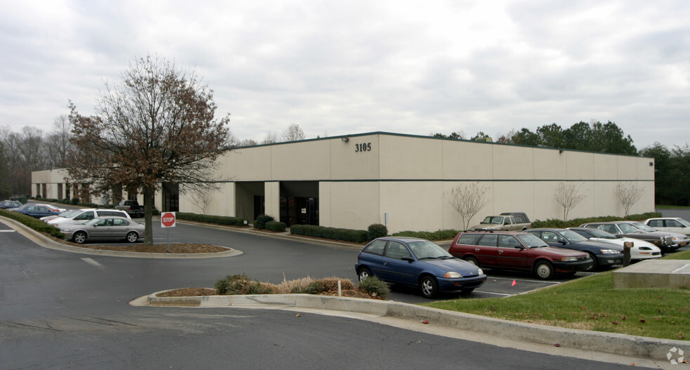 3105 Gateway Dr, Peachtree Corners, GA for lease - Primary Photo - Image 1 of 7