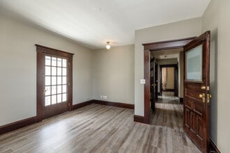 1536 NW 23rd Ave, Portland, OR for sale Interior Photo- Image 2 of 11