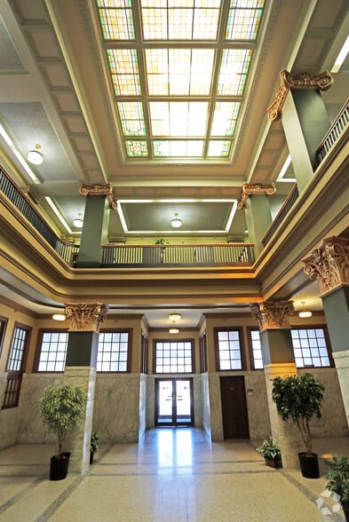 323 E Walnut St, Des Moines, IA for lease - Lobby - Image 2 of 11