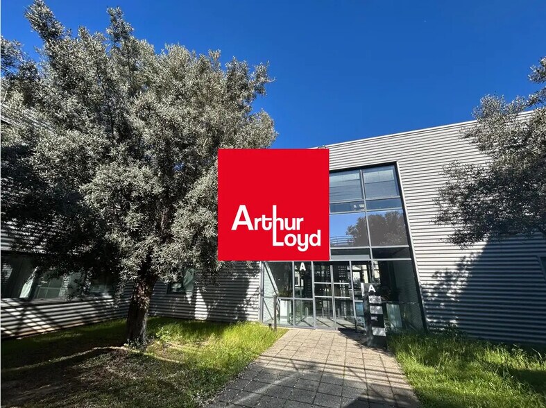 Office in Marseille for lease - Building Photo - Image 1 of 1