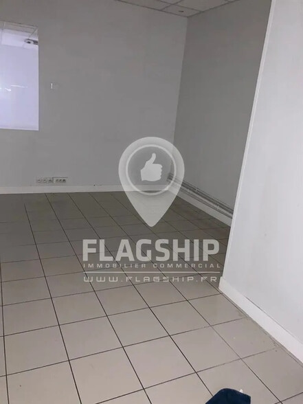 Retail in Sèvres for lease - Interior Photo - Image 3 of 8