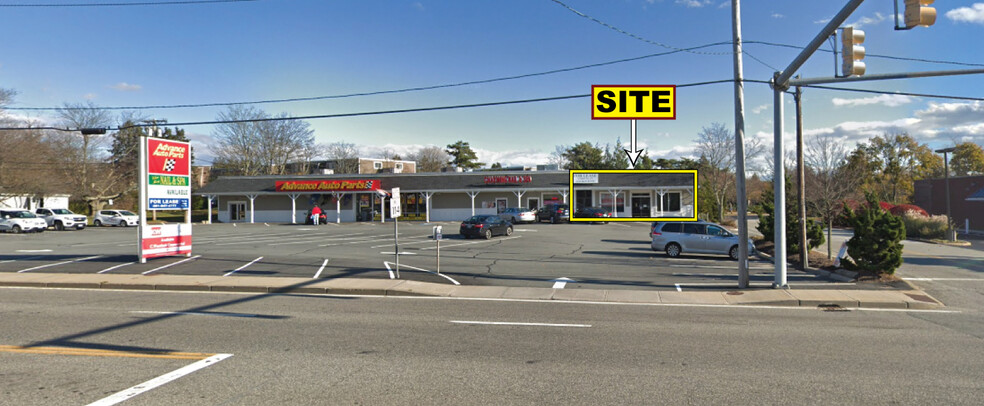 957 W Main Rd, Middletown, RI for sale - Building Photo - Image 1 of 1