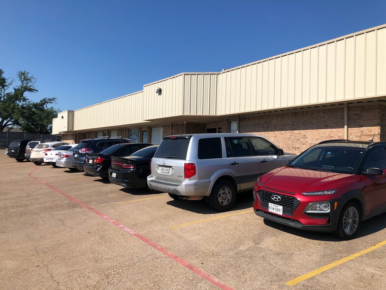 3216 W Park Row Dr, Pantego, TX for lease - Building Photo - Image 1 of 5